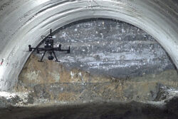 フジタ<br>「トンネル坑内自動巡視ドローンシステム」のPRISM試行を実施。