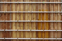 鹿島建設　歩掛を20％向上する「型枠一本締め工法®」を開発。