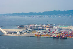 鹿島建設✕デンカ✕竹中工務店                          10種類の「CUCO®-舗装ブロック」ほかを大阪・関西万博に実適用
