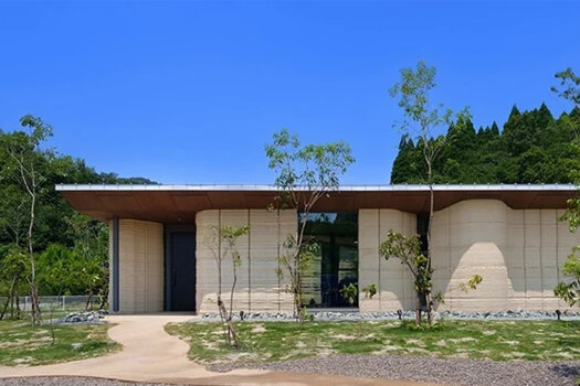 Lib Work  国内初! 土を主原料とした約100㎡の3Dプリンター住宅（一般住宅用）完成。