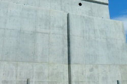 會澤高圧コンクリート✕マサチューセッツ工科大学    蓄電コンクリートの世界初の点灯式を開催と同時に蓄電コンクリート工業会を設立。